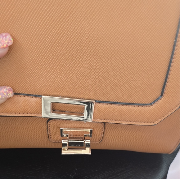 Elegant Tan Women's Bag Set - Picture 8 of 10